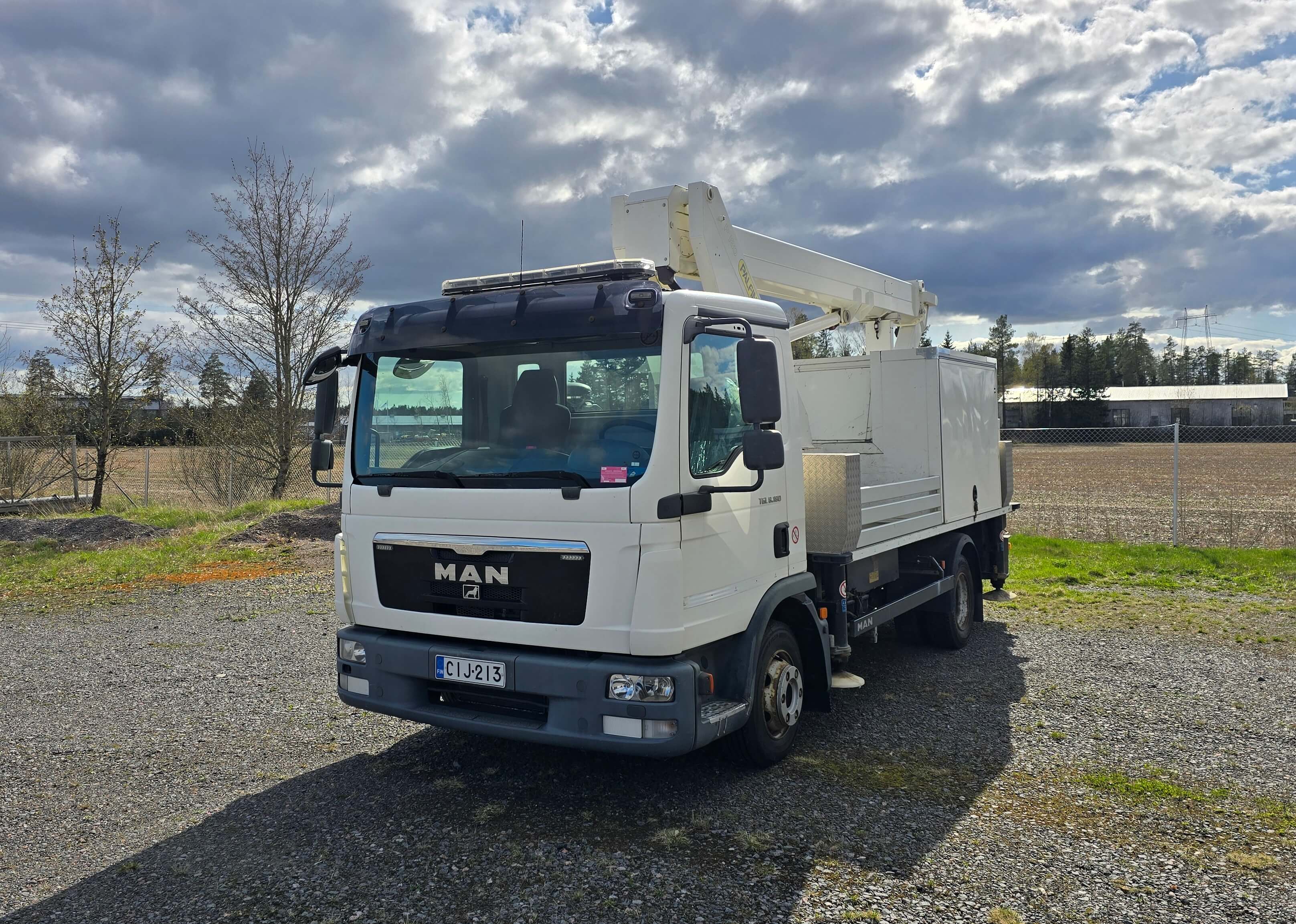 MAN TGL 8.180BB nostolava-auto rakennustyömaille