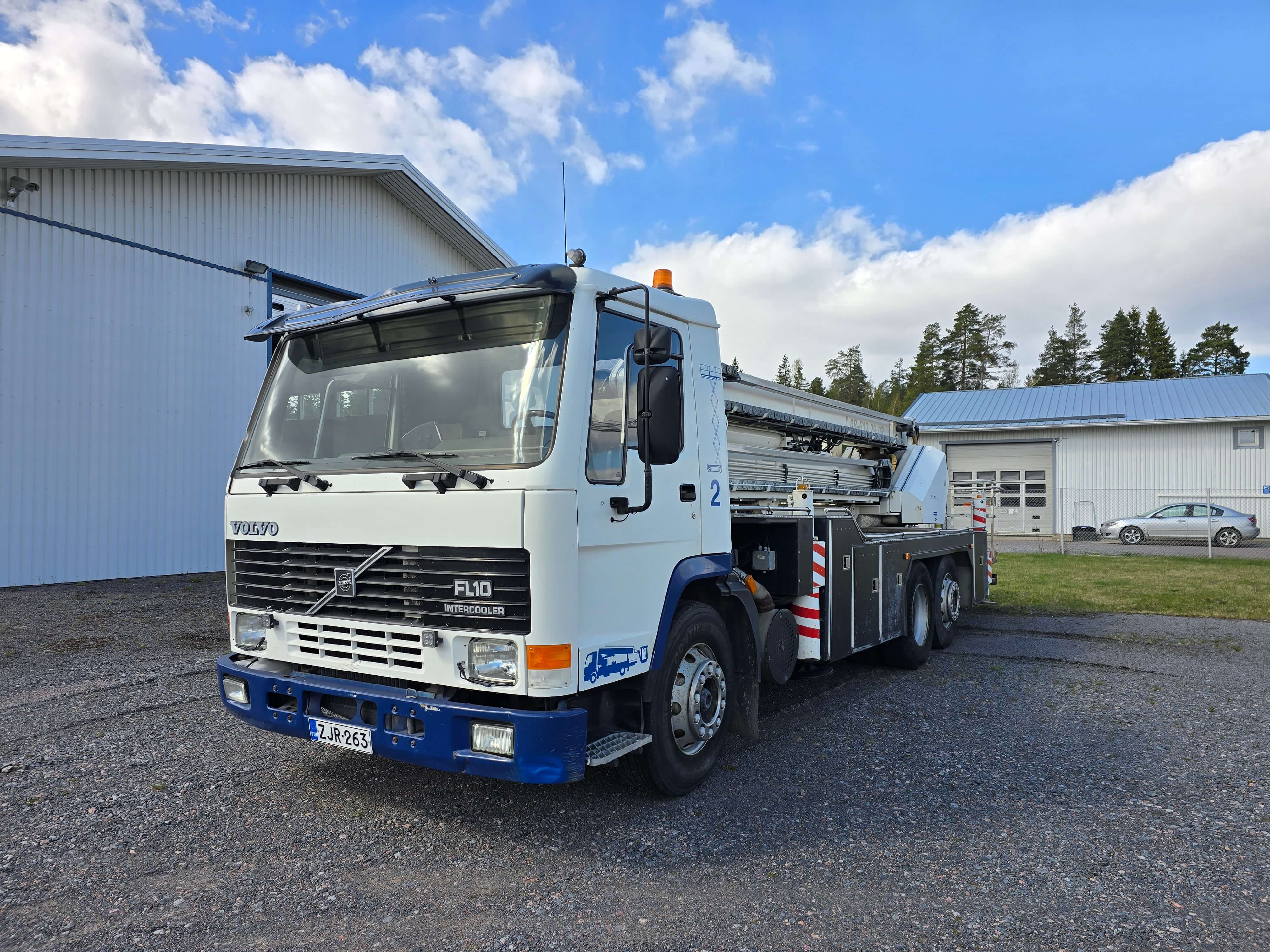 Volvo FL 10 L 6X2 nostolava-auto vuokrattavana Varsinais-Suomessa